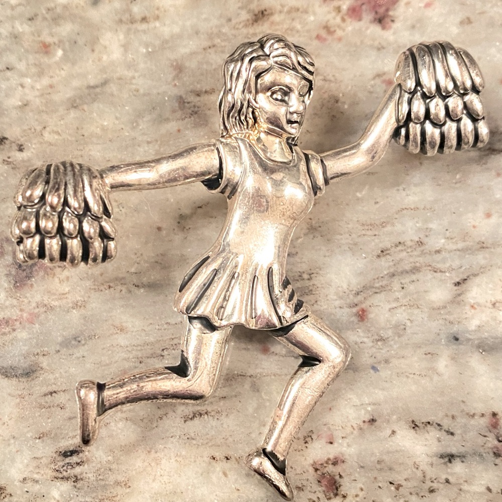 Silver pin/pendant cheerleader in silver signed MJ - Vintage